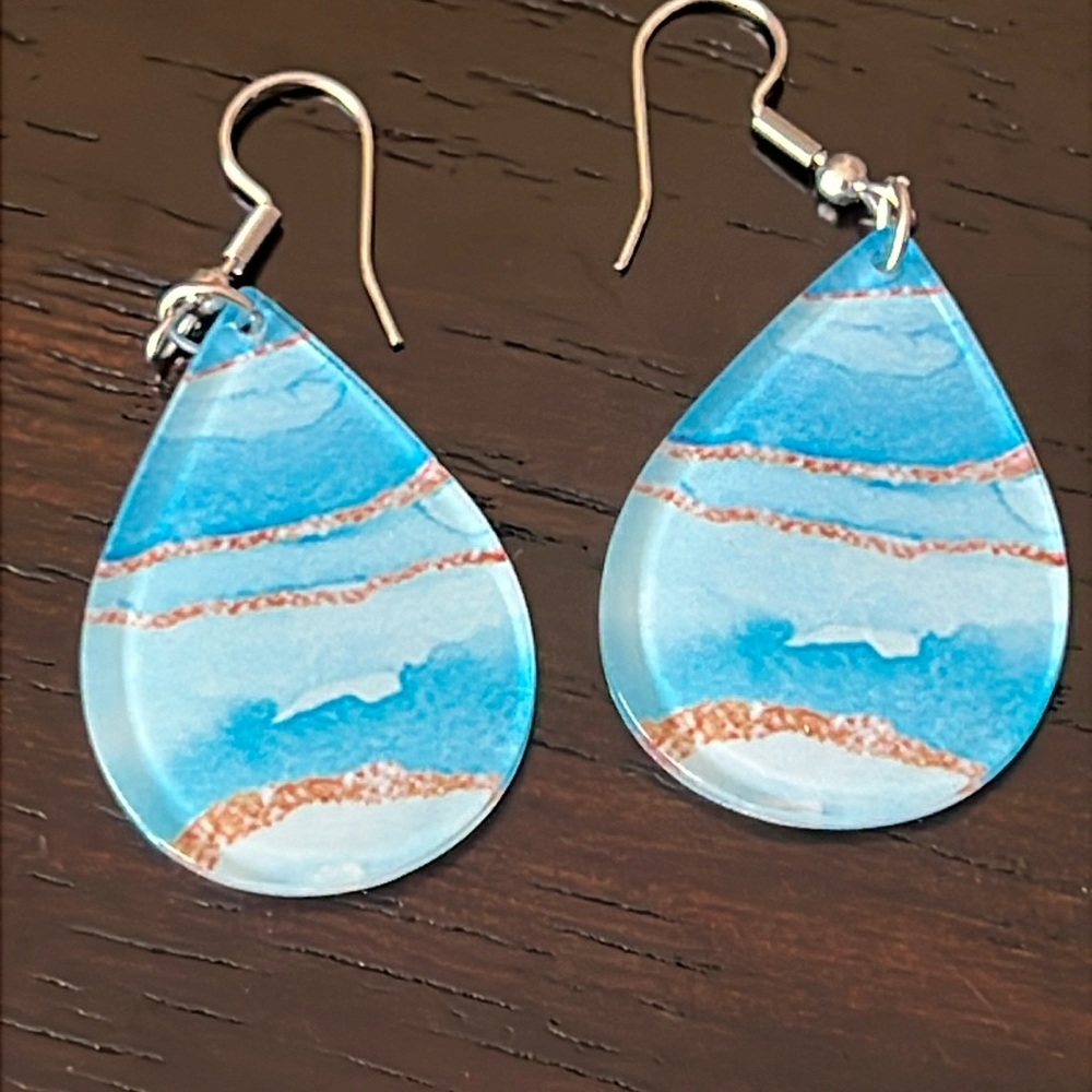 Beachy acrylic earrings-NWT